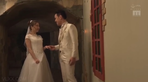 Cậu em chồng mới lớn tò mò lỗ bím