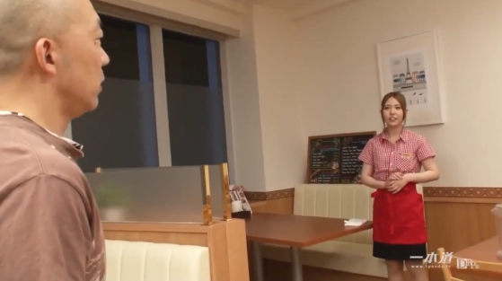 Bú lồn em nhân viên xinh đẹp
