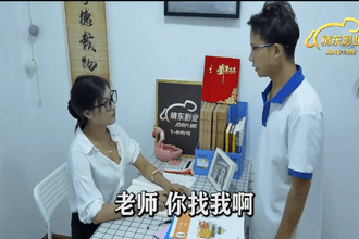 Xoa bóp liếm mút lồn cho chị chủ dâm đãng